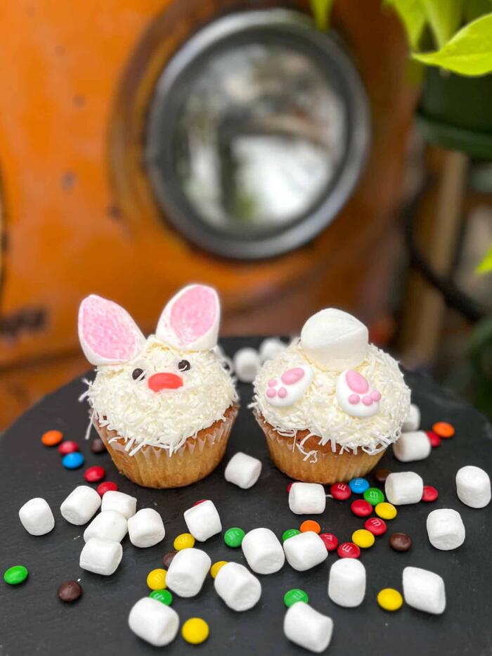 The Watering Can | This bakery DIY kit comes with 2 cupcakes, frosting , coconut flakes, marshmallows and more to decorate you cupcakes like a bunny.